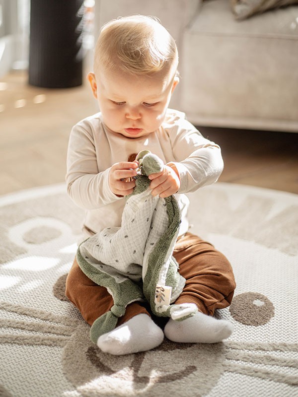 Label Label | Knuffeldoekje – Olijf Donkergroen - Afbeelding 5